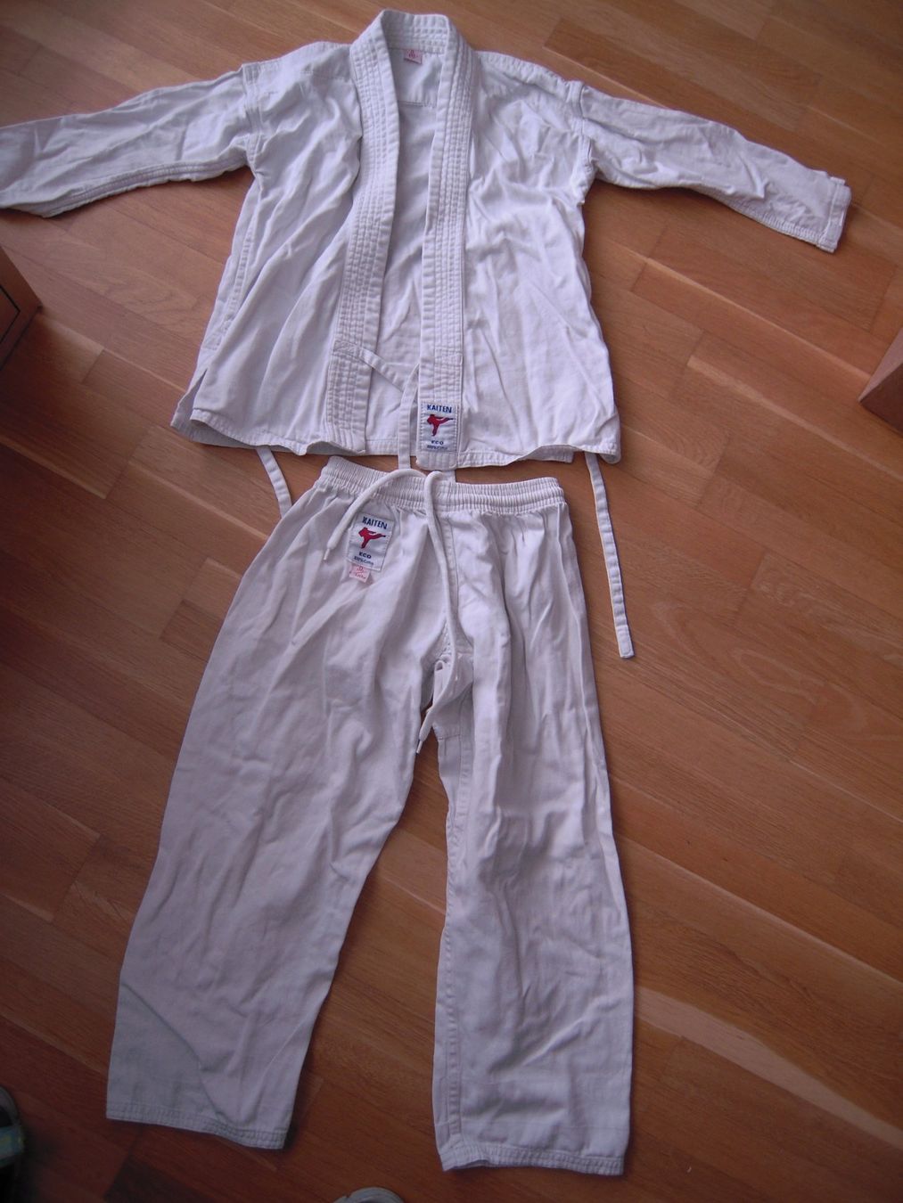 Kimono: Kinder Karate Anzug Gr 110 -116 – Usato da Uzwil venduto da visions77