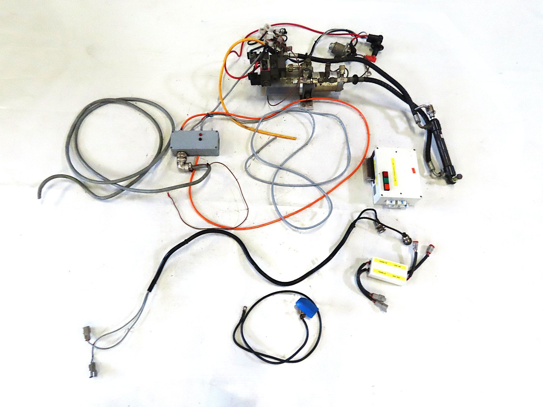 Altri prodotti elettronici: Hydraulikmotor mit Hubzylinder – Usato da Alpnach-Dorf venduto da Hess-Automobile