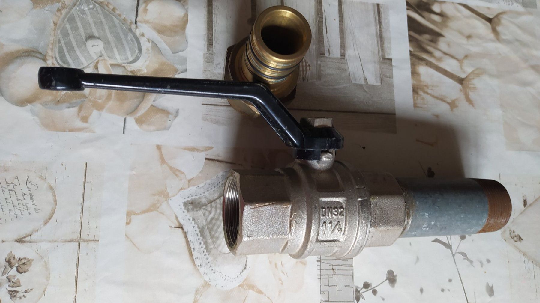 Rubinetteria: Kugelhahn 5/4" Zoll (siehe Bilder) – Usato da Uerkheim venduto da Housichlousi 1