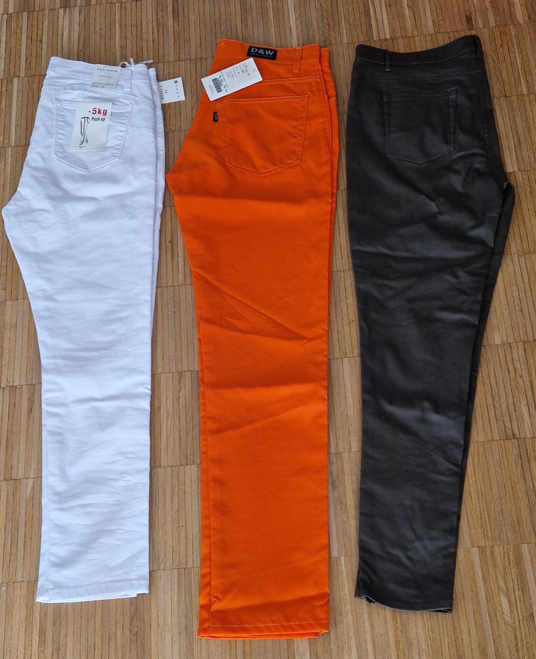 Pantaloni: 3 Paar neue Damenhosen – Nuovo (secondo la descrizione) da Zürich venduto da Sissi-Minouche