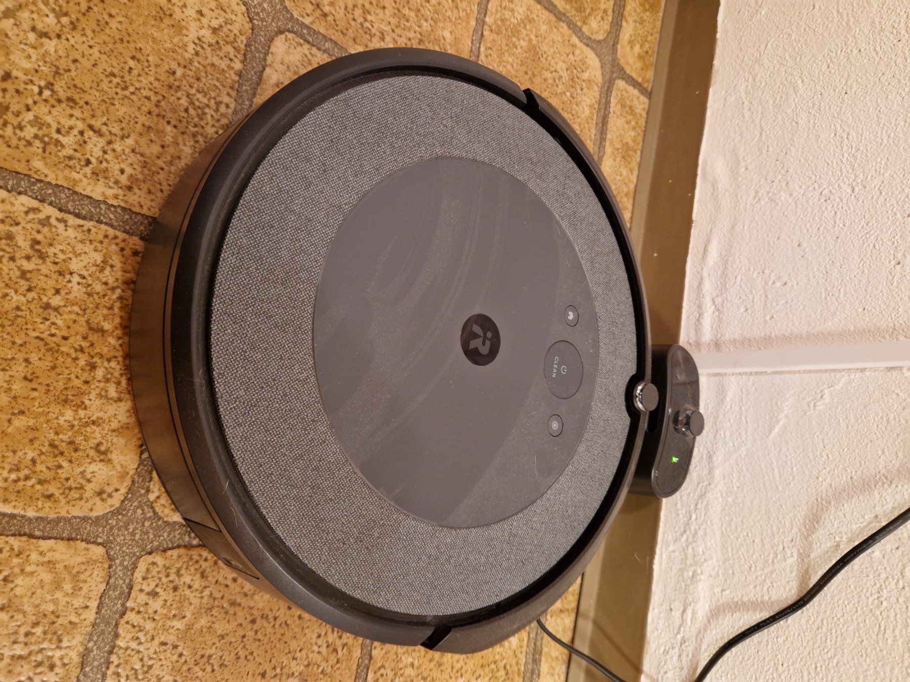 Irobot Staubsauger & Zubehör: I Robot I5 – Gebraucht aus Scuol von rmldfcp 2