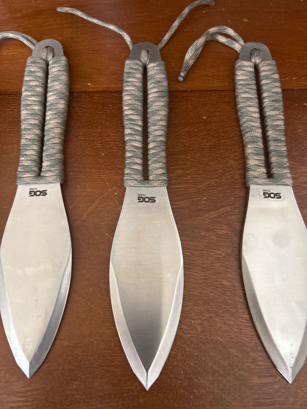 Altre raccolte & rarità: SOG Wurfmesser Set mit Tasche neuwertig – Nuovo (secondo la descrizione) da Hausen am Albis venduto da MACV62 1