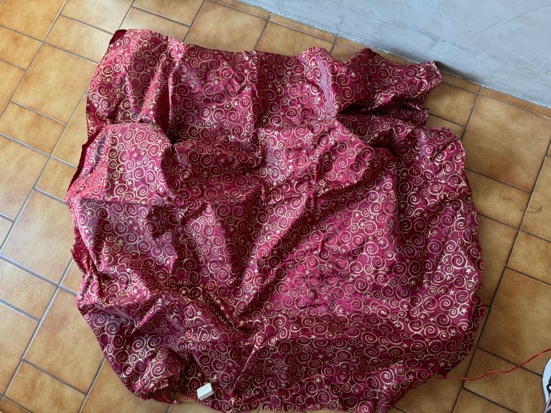 Tessuti: Nappe de Noël lumineuse 115 x 115 – Usato da Veyrier venduto da kimedovapa 1