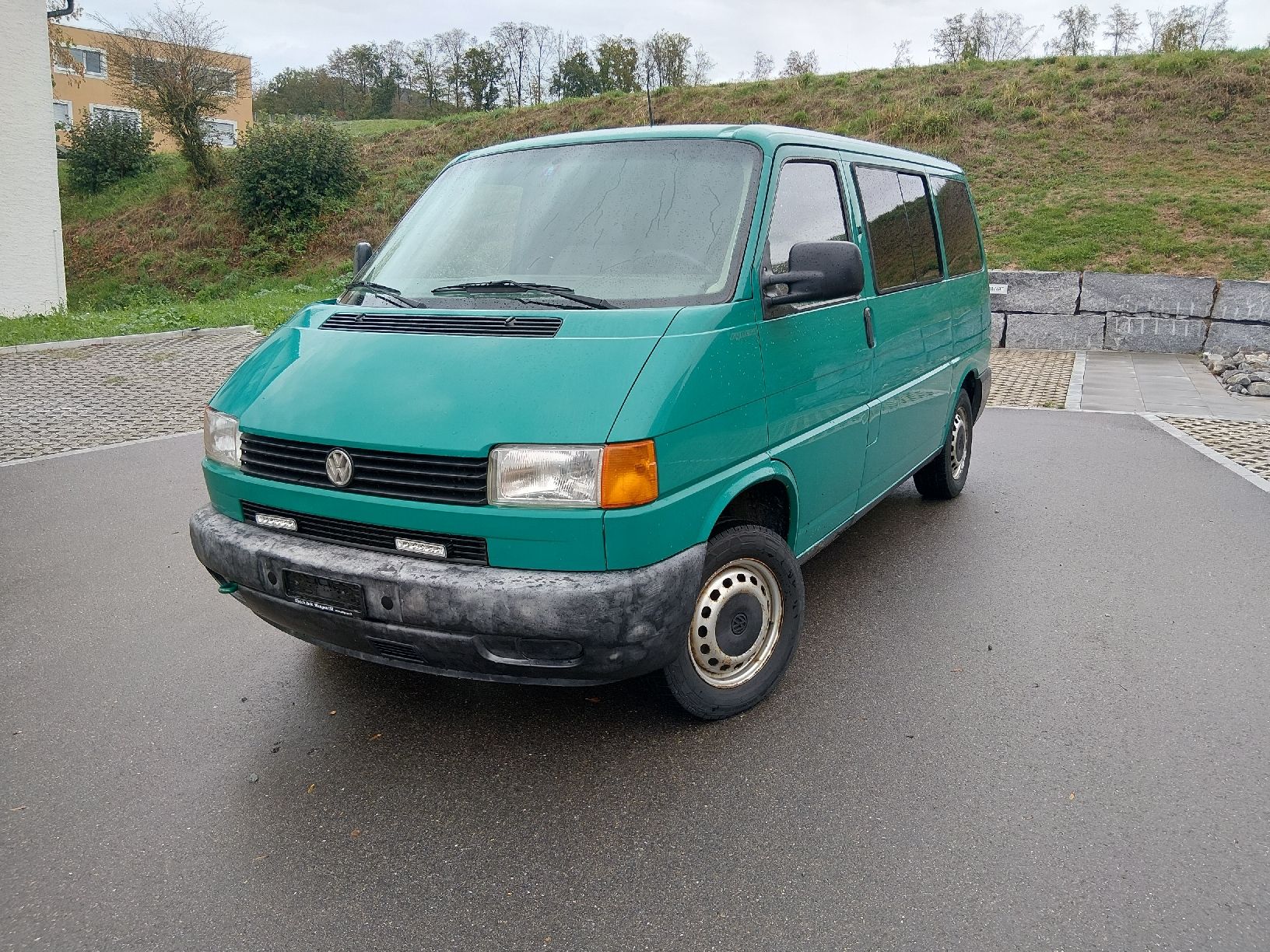 VW Automobili: VW T4 Syncro Swiss Profi mit Differenzialsperre – Usato da Wald ZH venduto da Beobachtungswagen