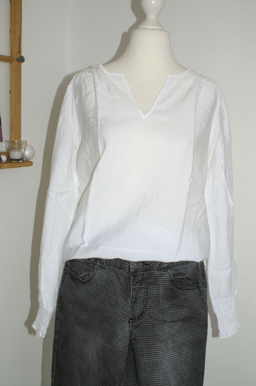 Blusen: lässige schlichte Bluse, langarm, Gr. 36/38, in offwhite – Gebraucht aus Grüt (Gossau ZH) von o-nyx 7