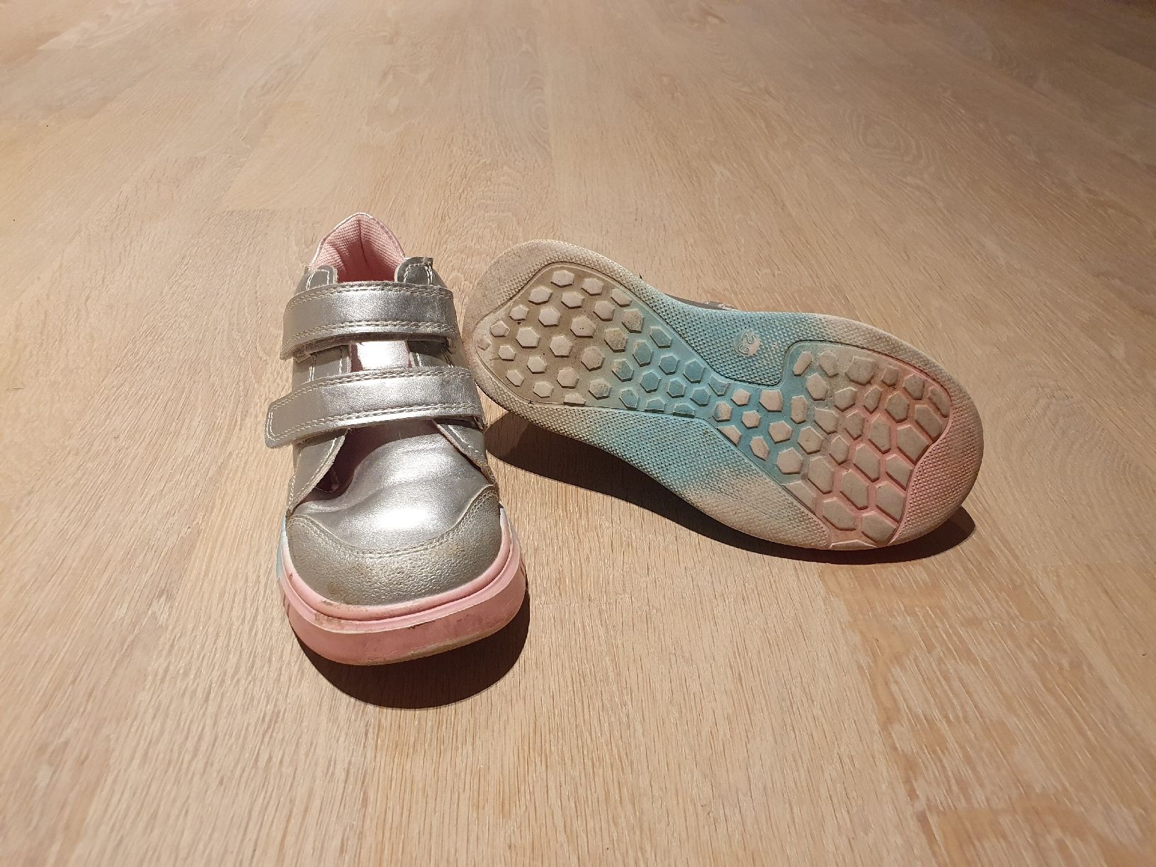 Schuhe für Mädchen: Futurino Sneakers Grösse 29 – Gebraucht aus Zürich von Integrator 2