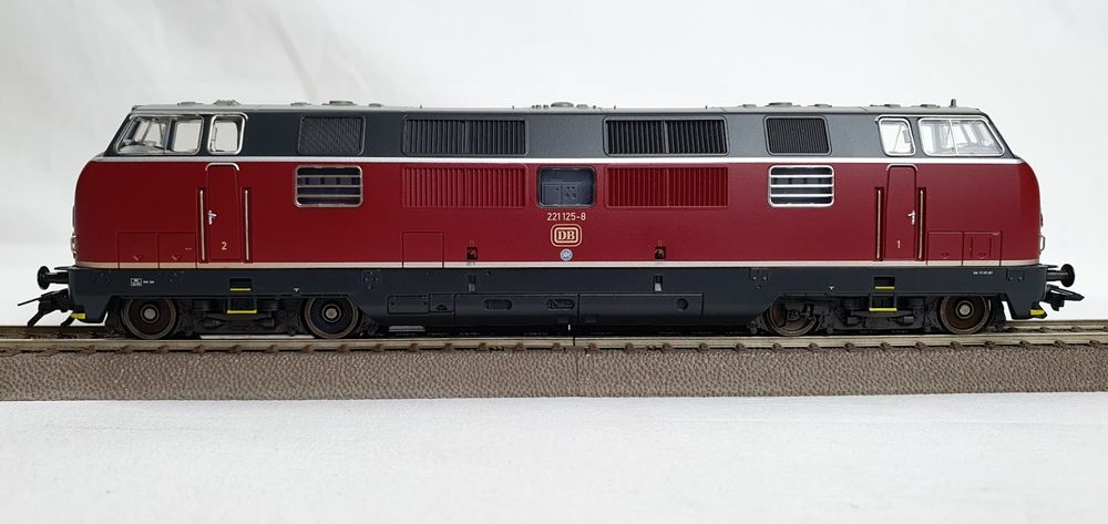Märklin 3782 digitale diesellocomotief BR221 DB MFX/sound - Ben Ontspoord