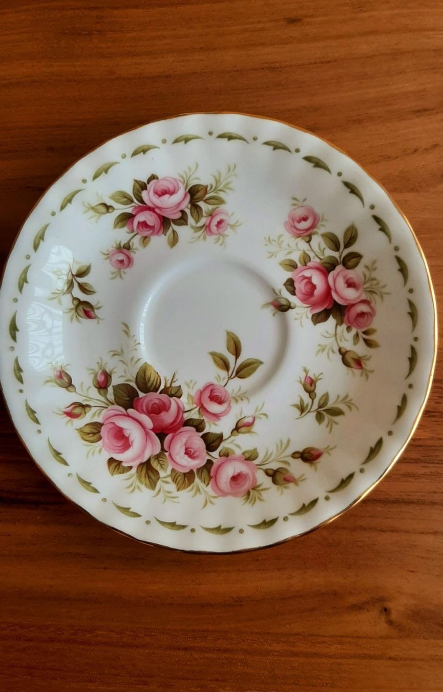 Royal Albert Set di piatti: Royal Albert: Tee/Kaffee 12er Set / Komplettservice – Nuovo (secondo la descrizione) da Zürich venduto da bytsan 3