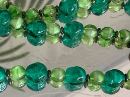 Collier vintage en verre ancien