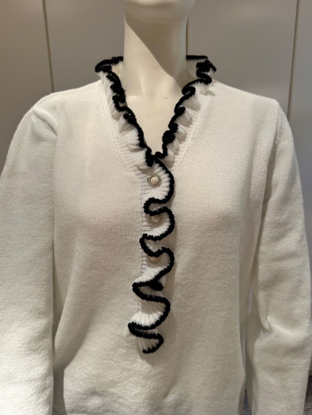 Pulls & Sweat-shirts: Pull blanc raffiné 40 – Neuf (Voir description) à Genève par fto_sz8d 1
