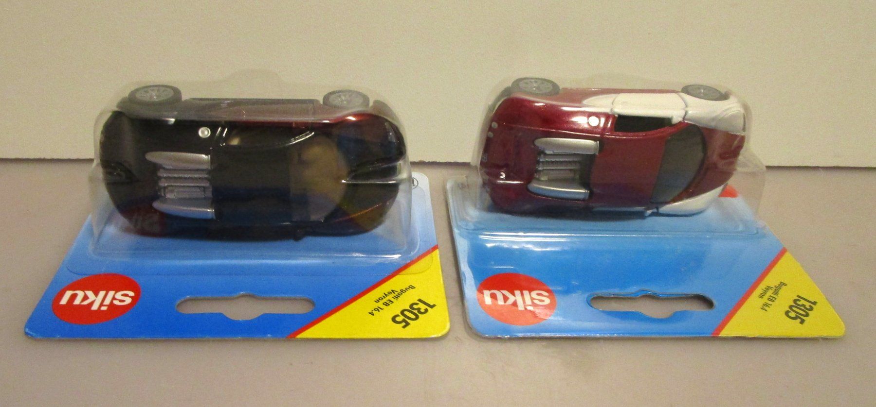 Bugatti Modellini d'auto: 2 SIKU BUGATTI EB 16.4 VEYRON - 1305 – Nuovo e nell'imballaggio originale da Chêne-Bourg venduto da breno56 1