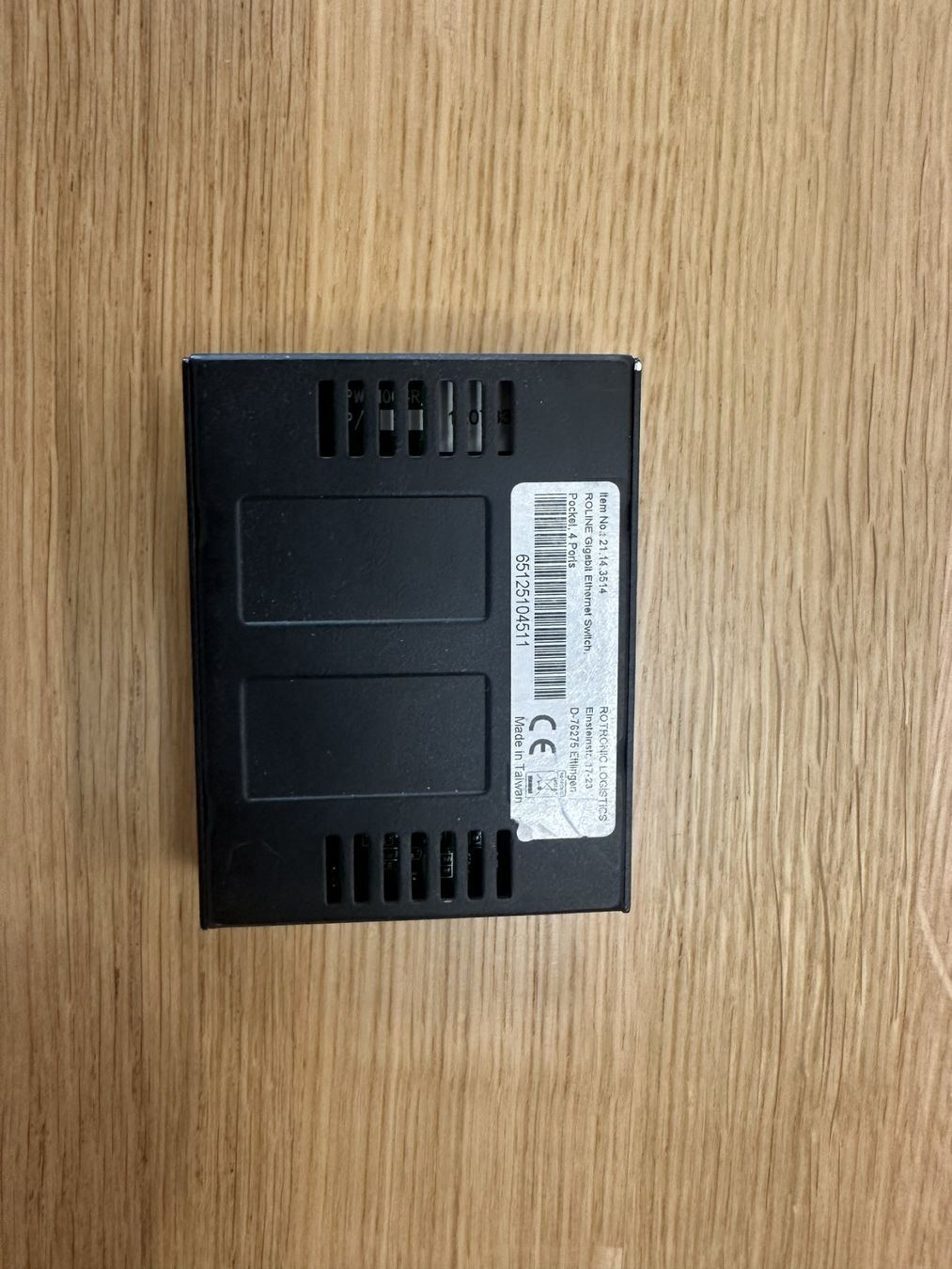 Modems & Router: ROLINE 4-Port Gigabit Ethernet Switch Plug & Play – Gebraucht aus Wallisellen von ArgjentA 1