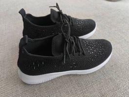 Schwarze Sneaker mit Glitzersteinen Gr. 38