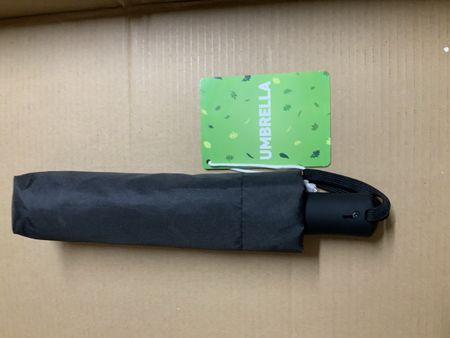 Regenschirm schwarz mit Etikett neu