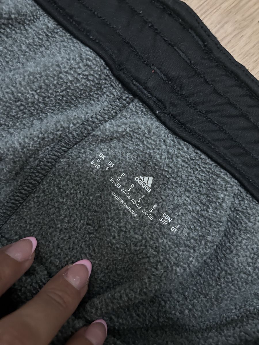 Adidas Pantalons: Adidas Sweatpants Grey – D'occasion à Belp par jan_6yvx 2