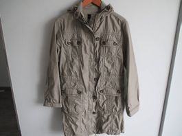 Mantel Safari-Stil, olive, Gr. 38 (S) auf der Etikette