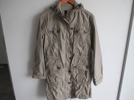 Mantel Safari-Stil, olive, Gr. 38 (S) auf der Etikette