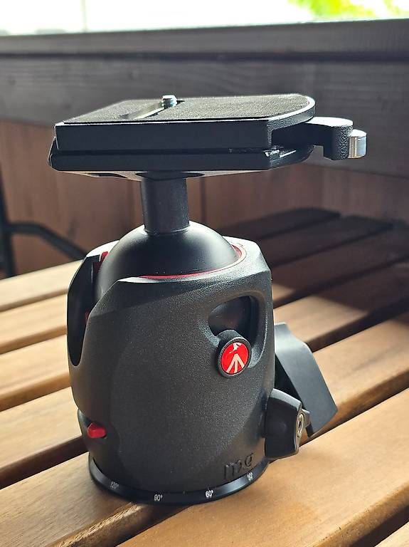 Manfrotto Treppiedi & Teste: Kugelkopf Manfrotto MH057M0-RC4 – Usato da Pfäffikon ZH venduto da LSS2003