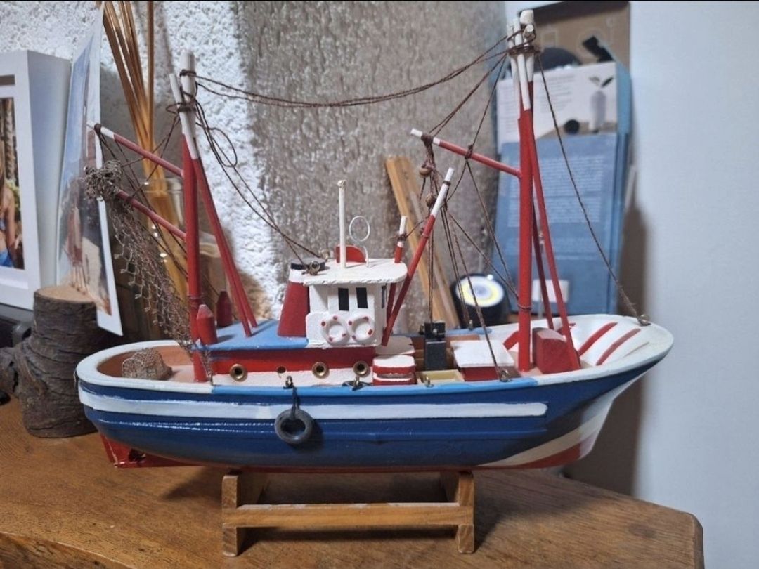 Kit di modellismo & Modellini statici: Maquette de bateau de pêche en bois – Usato da Tannay venduto da v1n1p00h