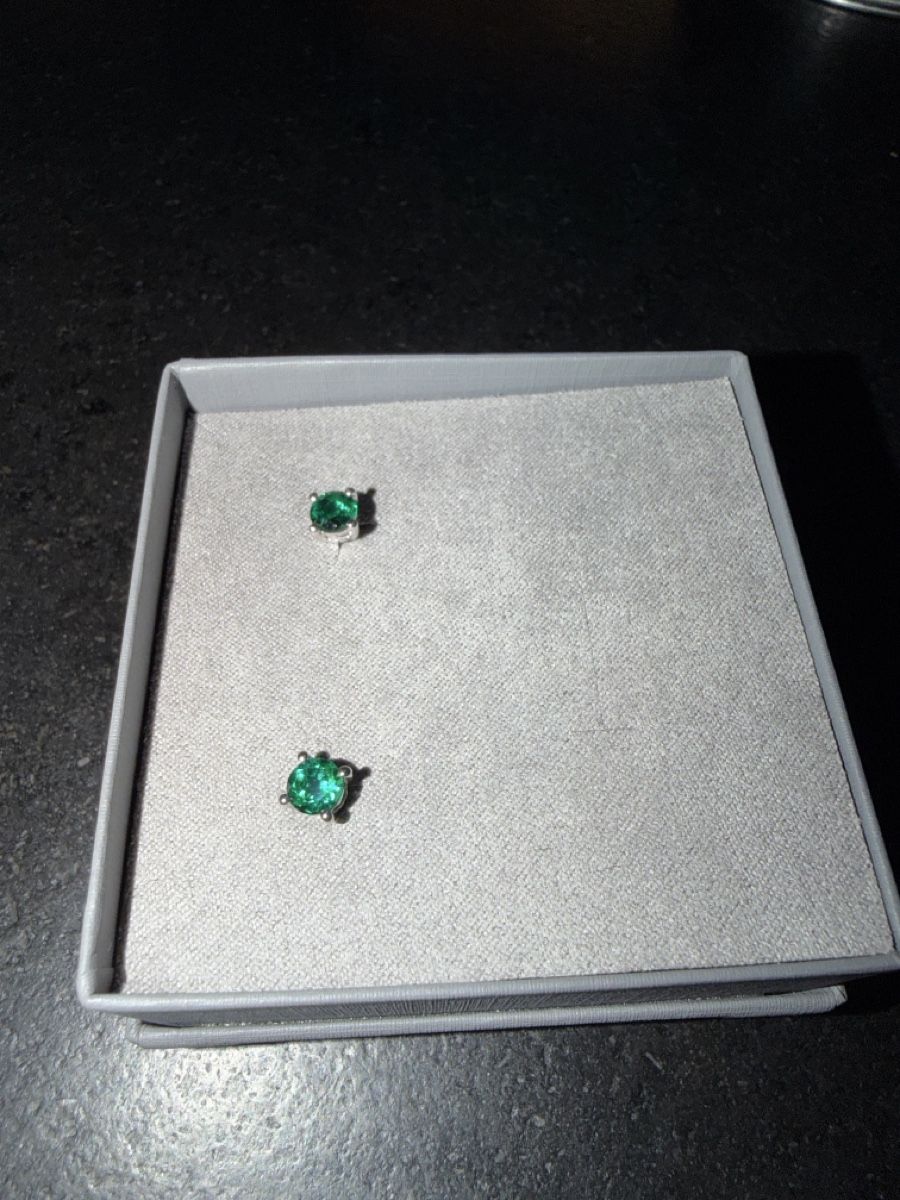 Ohrringe & -stecker: Angara Emerald Earrings – Neu und originalverpackt aus COMMUGNY von toutdoitdisparaitre