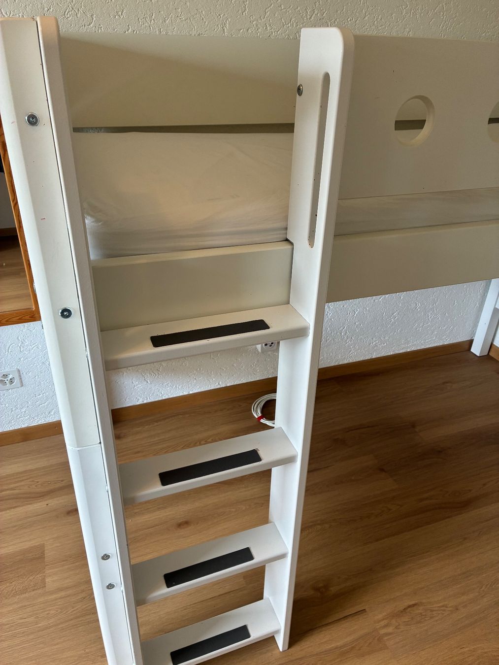 Flexa Letti: Flexa Weiß Mittelhochbett – Usato da Nürensdorf venduto da cam_nbr6 4
