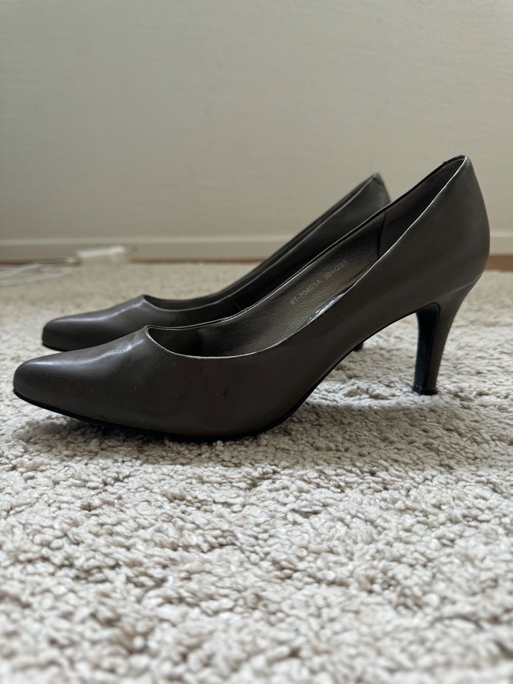 Scarpe da donna: Stöckelschuhe in grau – Usato da Binningen venduto da lea_5mf8 2