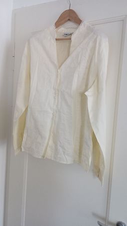 Bluse mit Spitzenkrägli  Marke: Claire