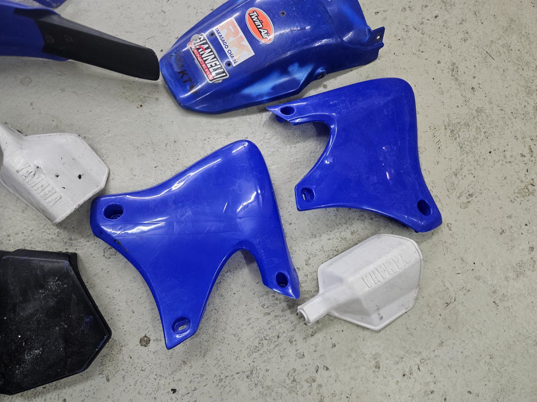 Yamaha Toutes les pièces détachées moto: Yamaha DT 125 Plastics Verkleidung – D'occasion à Mellingen par jea_hkf9 2