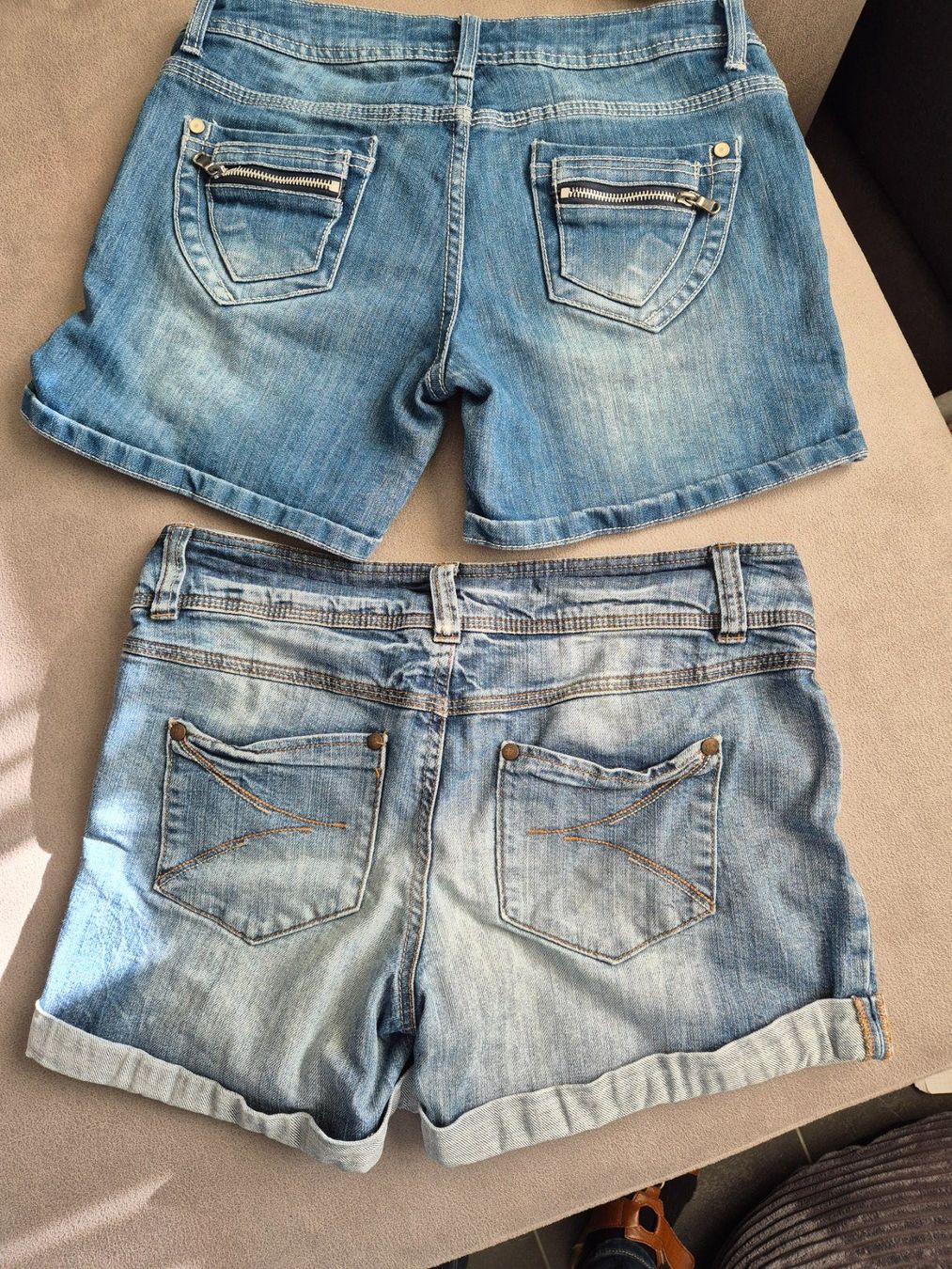 Jeans: 2 Jeanshose kurz Gr.38 – Usato da Abtwil SG venduto da Delfine5 1