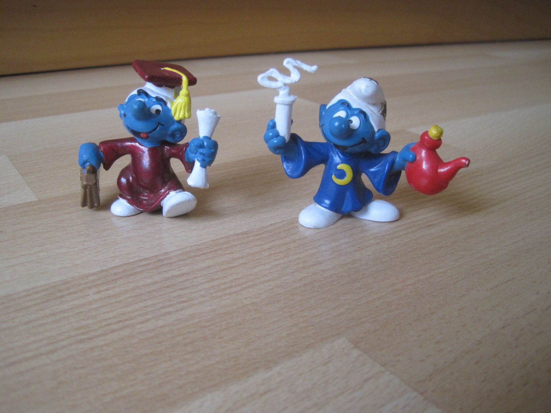 Schleich Spielzeuge: Schlümpfe Schlumpf Absolvent & Magier von 1981 – Gebraucht aus Gossau SG von Noryflory