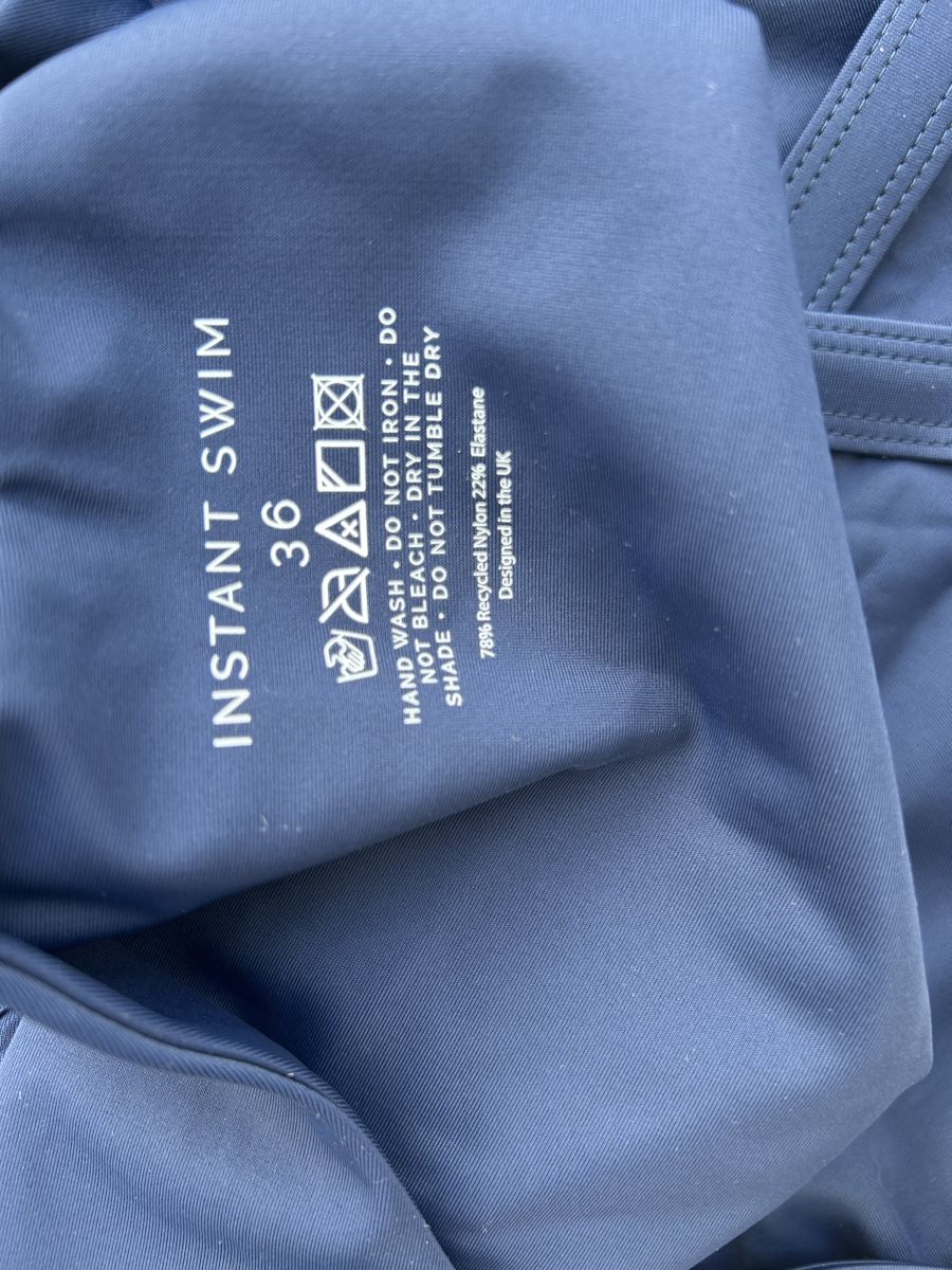 Costumi da bagno & Bikini: Instant swim Karma Badeanzug  – Usato da Luzern venduto da Exberlinerz 1