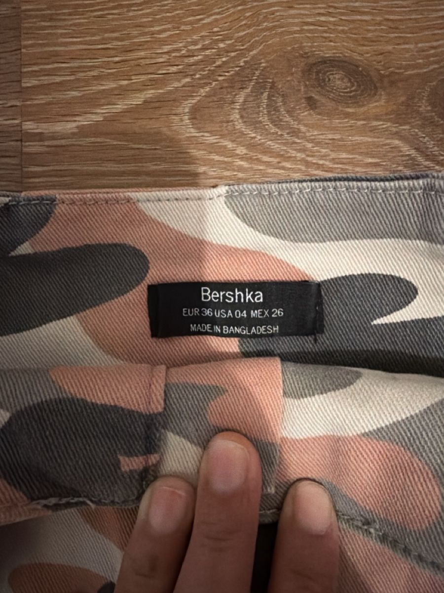 Bershka Hosen: Bershka Hose Tarnmuster Gr. 34/36 – Gebraucht aus Moudon von patricia115 2