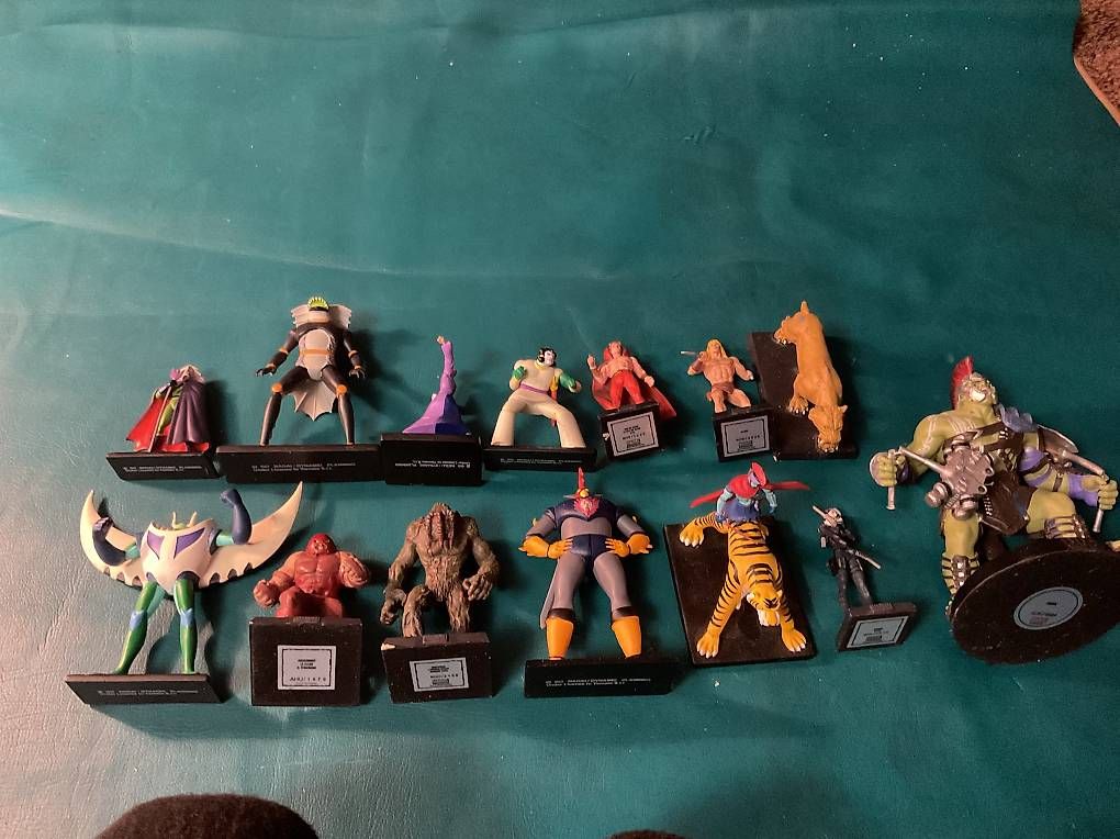 Baukästen: Figurine Collectables DC and Marvel Action Figures – Gebraucht aus Davesco-Soragno von ele_vxg5 1