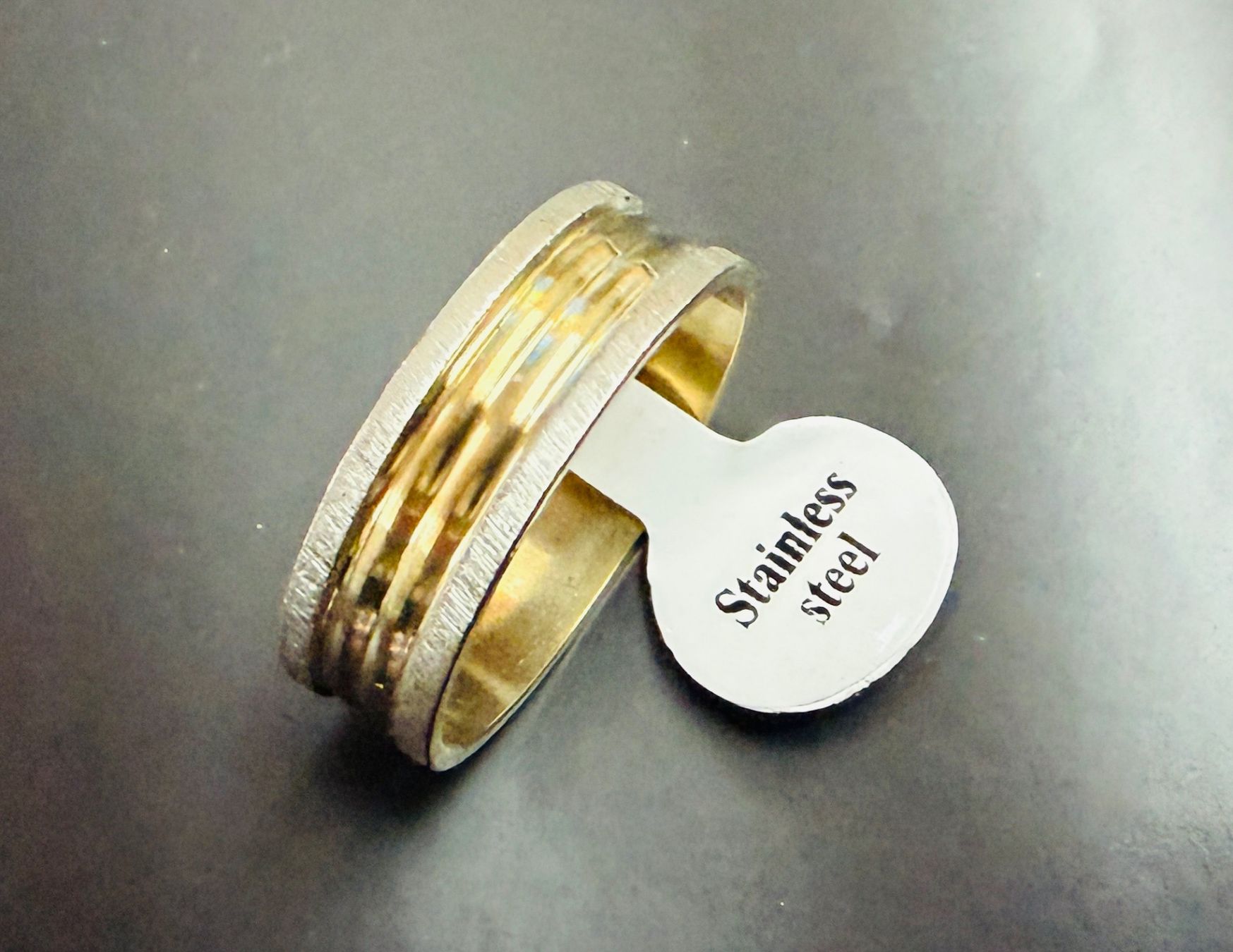 Anelli: Edelstahlring, Gold/Silber Design - Grösse 22 – Nuovo (secondo la descrizione) da Dietikon venduto da Emoruk