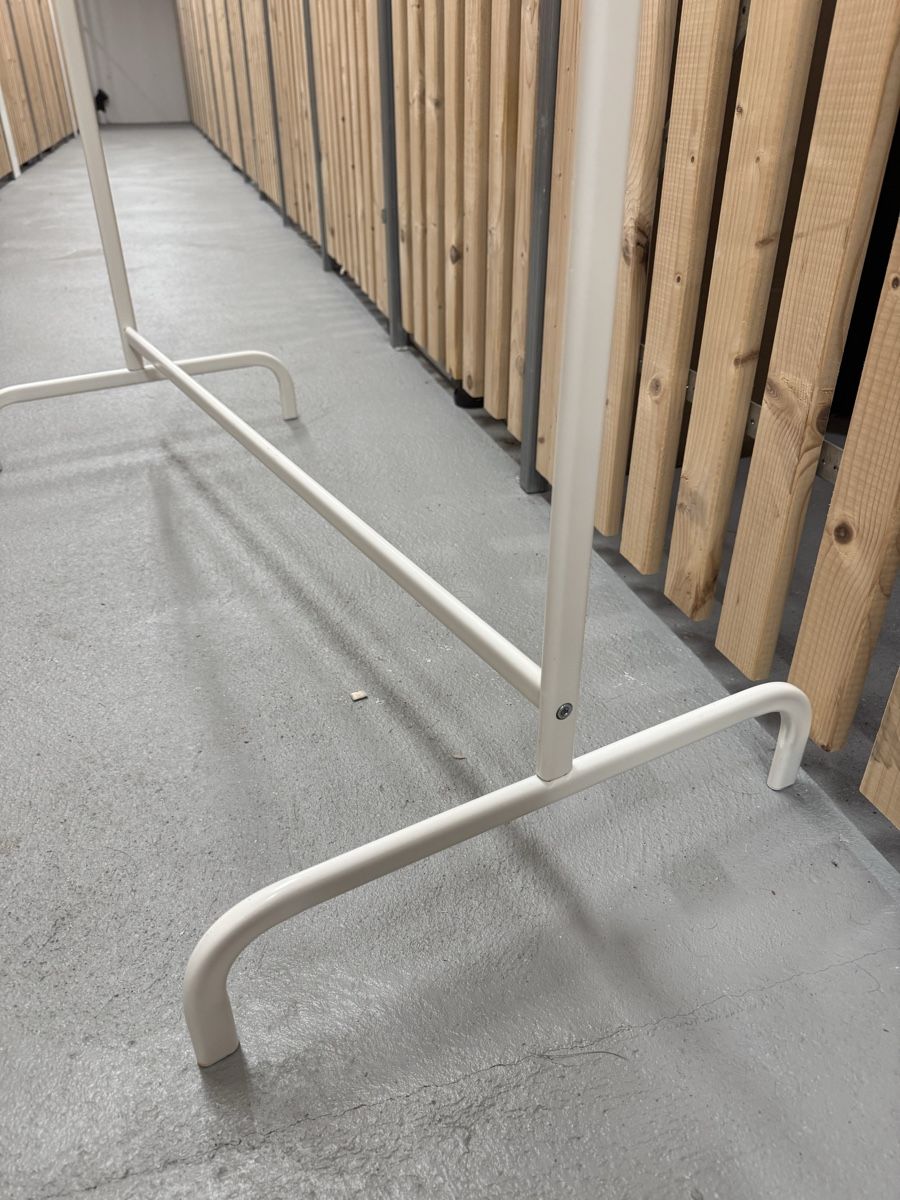 Garderobe: Clothes rack – Gebraucht aus Zürich von ign_9q8k 1