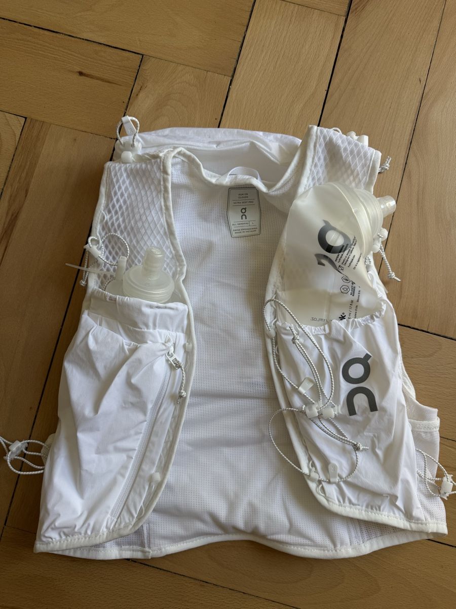 Gilet & Giacche: On Trail Vest – Nuovo (secondo la descrizione) da Bern venduto da Laufsport3000