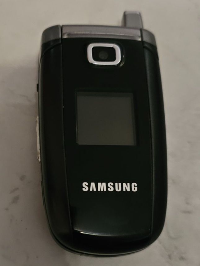 Samsung Telefoni cellulari / Smartphones: SAMSUNG - Model: SGH-ZV10 – Difettoso da Geuensee venduto da JeMaUrPe