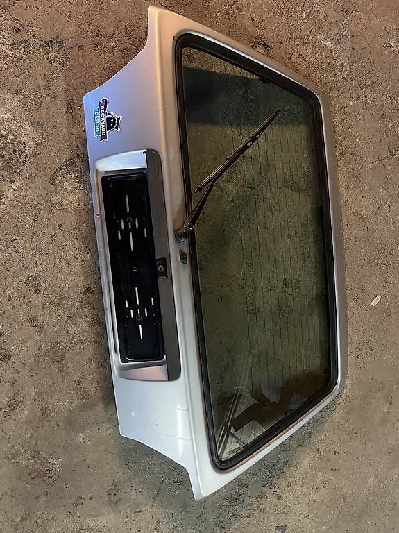 Volkswagen Tutti pezzi di ricambio auto: Golf 2 Heckklappe Original – Usato da Lichtensteig venduto da Daniel_212884