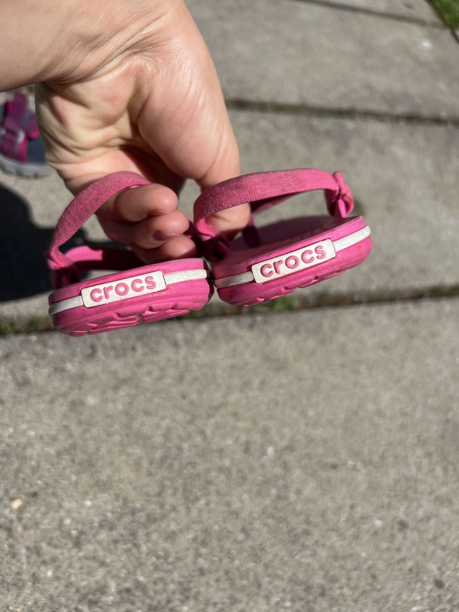 Crocs Chaussures filles: Crocs Sandalen Gr C8 (24-25) – D'occasion à Winterthur par LeonoraCor 2