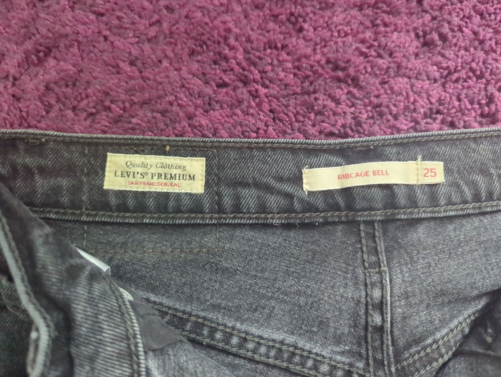 Levi's Jeans: Levi's Premium Ribcage Bell Jeans – Neuf (Voir description) à Küsnacht ZH par chl_n6rv 1