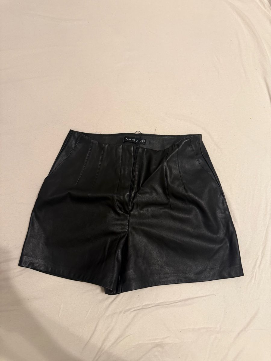 Pantaloni: Newyorker Shorts – Usato da Basel venduto da daut.22
