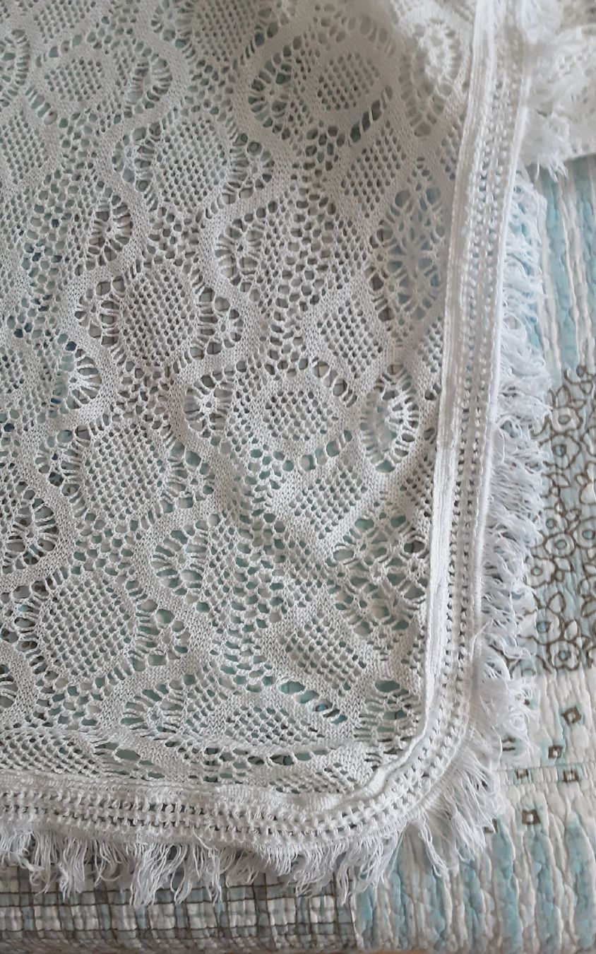 Linge de lit: gehäckelte bettüberwurf  – D'occasion à Ambrì par Maerz87
