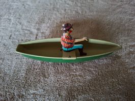 Altes Vintage Blechspielzeug Ruderboot mit Figur grün