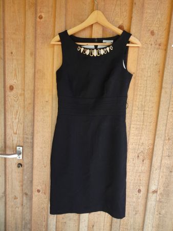 Schwarzes Kleid mit Schmuckverzierung H&M Gr. 36 - 250808