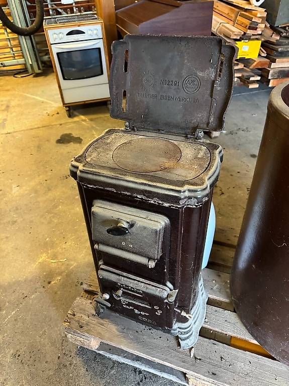 Altri mobili d'antiquariato: Guss Ofen Burger Eisenwerk – Usato da Seon venduto da claudio.n