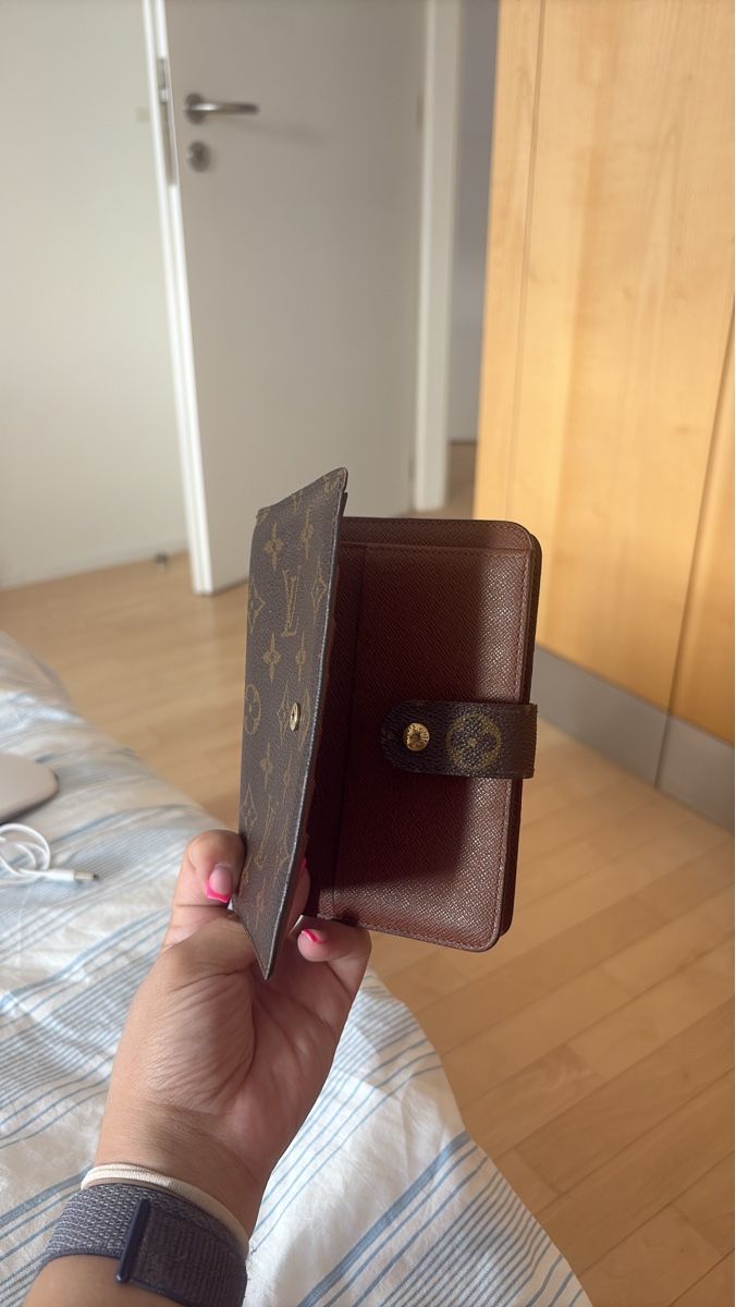 Louis Vuitton Portafogli: Portefeuille Louis Vuitton Monogramme bon état – Usato da Puidoux venduto da ray_2b5z