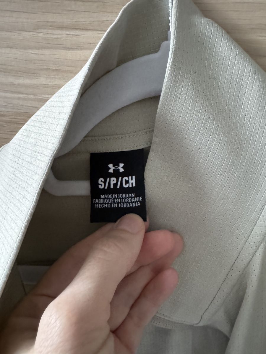 Jacken: Under armour beige Sports jacket XS  – Gebraucht aus Zürich von Lovelyperfumes 1