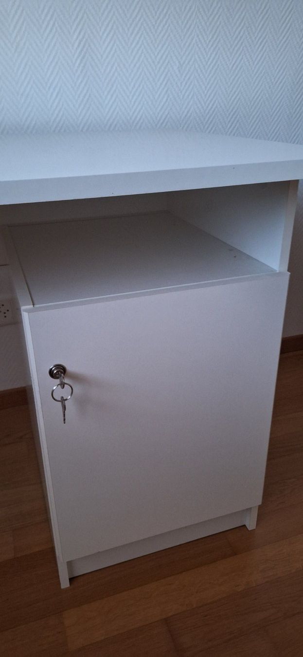 Ikea Schreibtische: bureau blanc, Ikea – Gebraucht aus Lussery-Villars von pousinete02 2