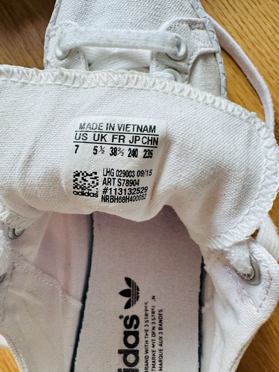 Adidas Scarpe da donna: Adidas Sneaker weiss Grösse 38.5  – Usato da Zollikofen venduto da AureusManus 2