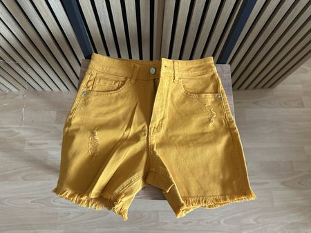 Damen Shorts gelb Denim Used Look mit Fransen Saum